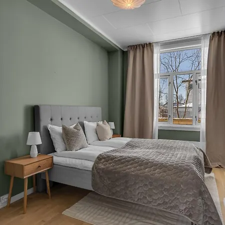Bjoerk Tromso - Amazing Tromso City View Apartment With Parking! شقة ترومسو