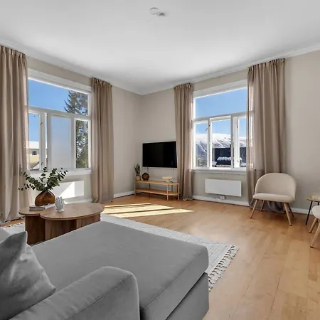 Bjoerk Tromso - Amazing Tromso City View Apartment With Parking! ترومسو