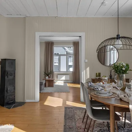 Bjoerk Tromso - Amazing Tromso City View Apartment With Parking! * ترومسو