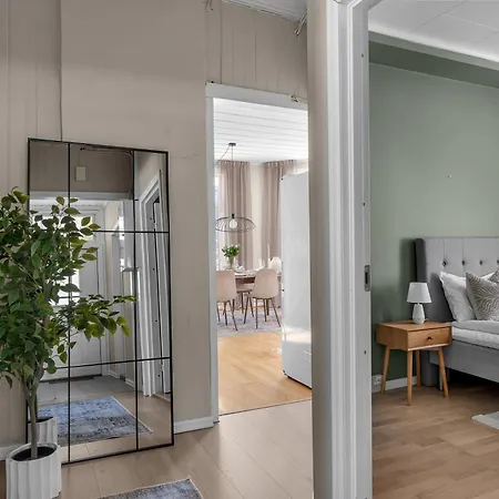 Bjoerk Tromso - Amazing Tromso City View Apartment With Parking! شقة ترومسو