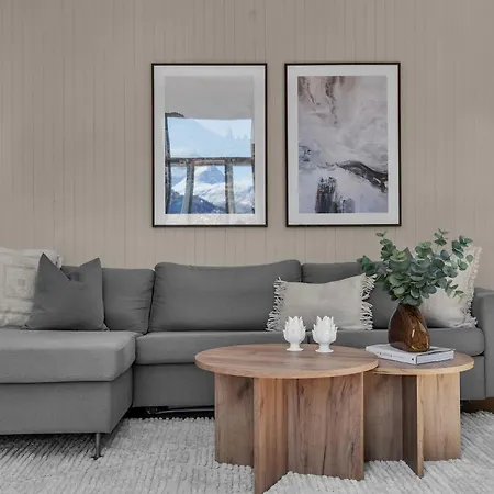 شقة Bjoerk Tromso - Amazing Tromso City View Apartment With Parking! ترومسو