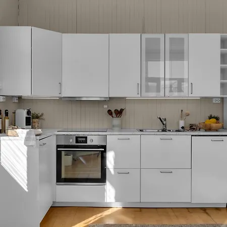 Amazing With Free Parking And Lovely Views!